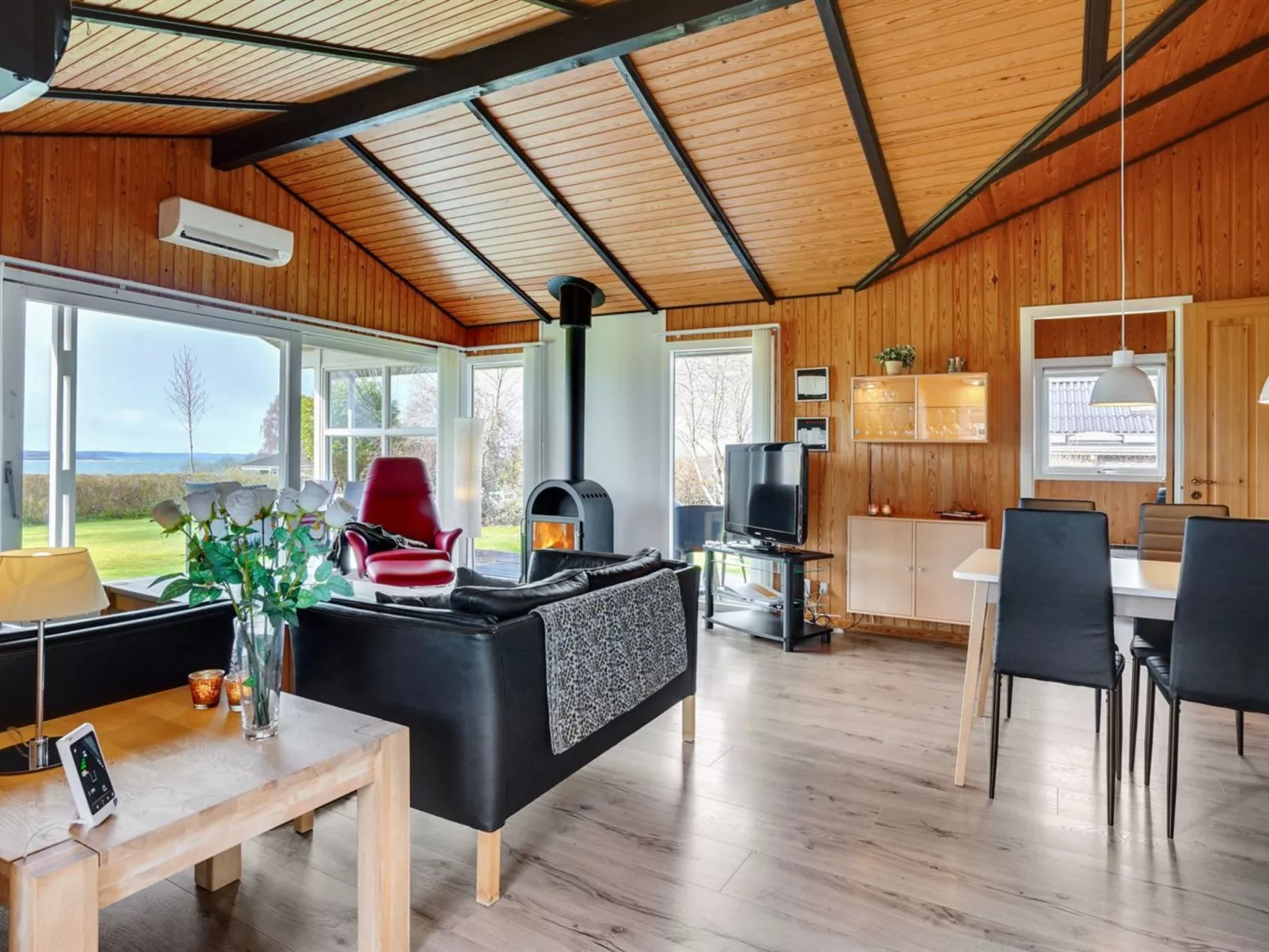 "Denahi" - 400m to the fjord-Dedans