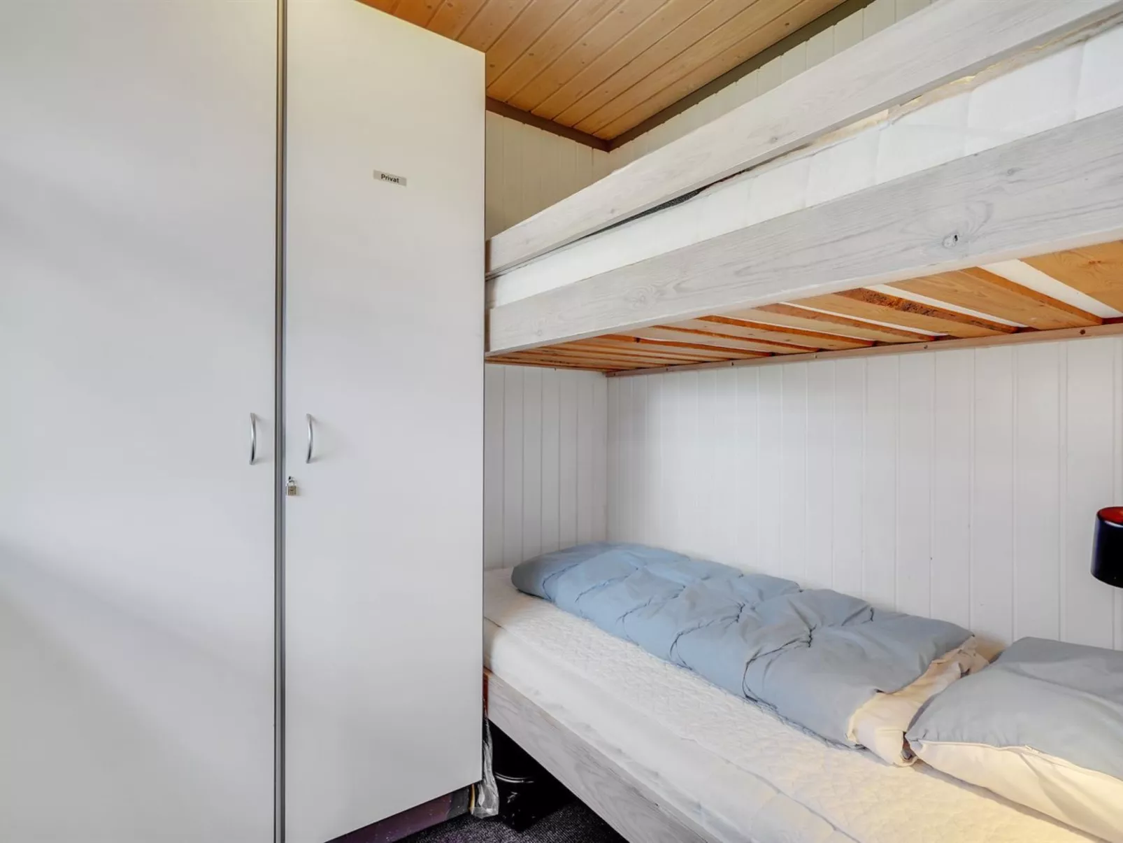 "Anthonette" -  from the sea-Drinnen