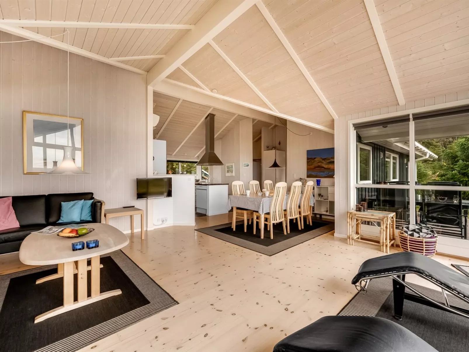 "Leona" - 250m to the fjord-Inside