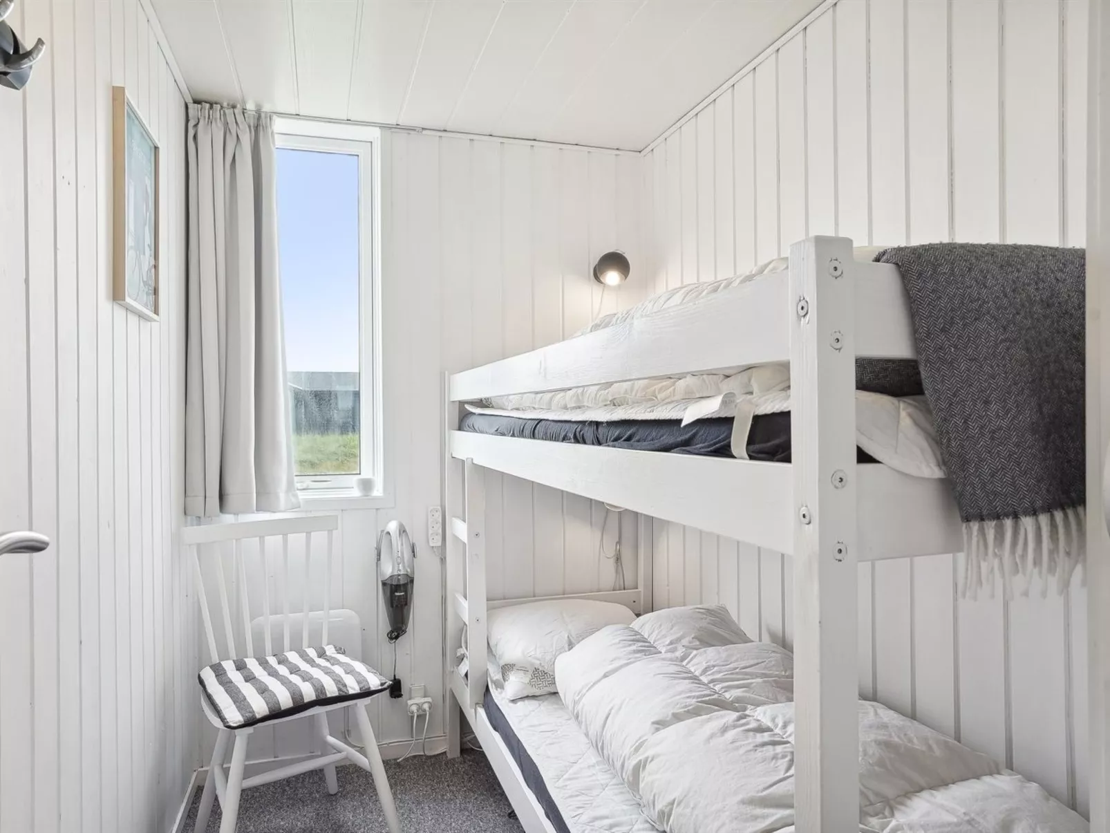 "Dyri" - 75m from the sea-Inside