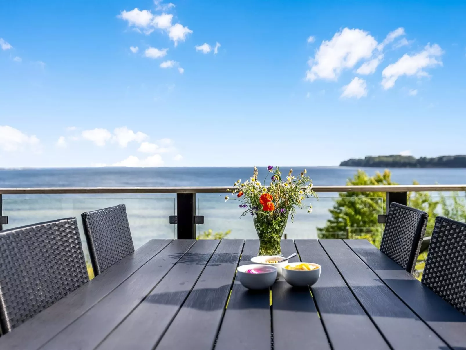 "Majbritt" - 50m from the sea-Draußen