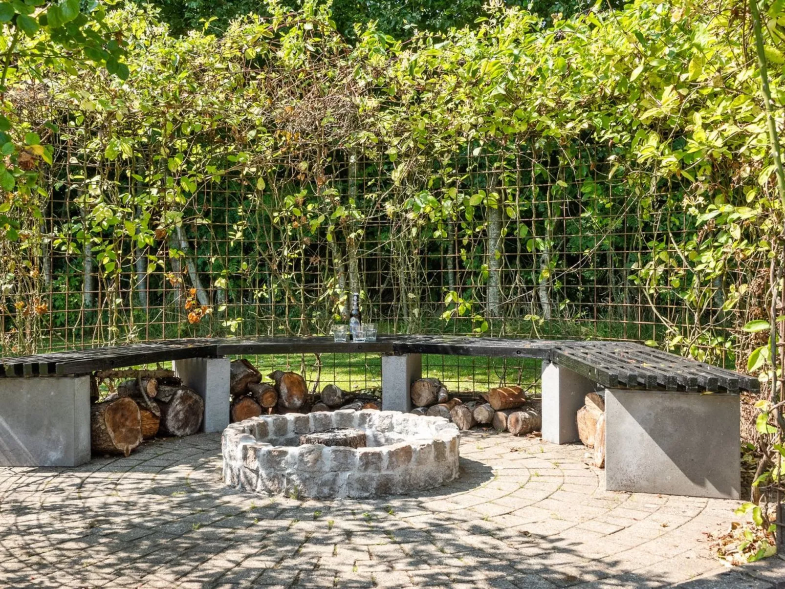 "Kai" - 500m to the fjord-Outside