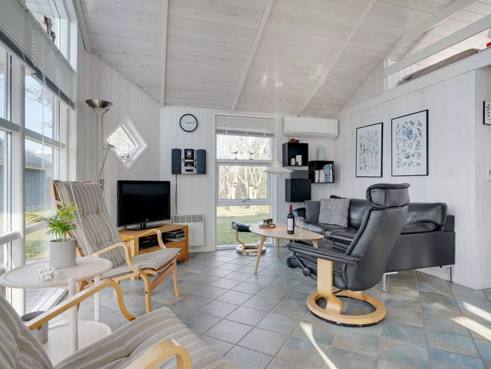 "Yara" - 1km to the fjord-Inside