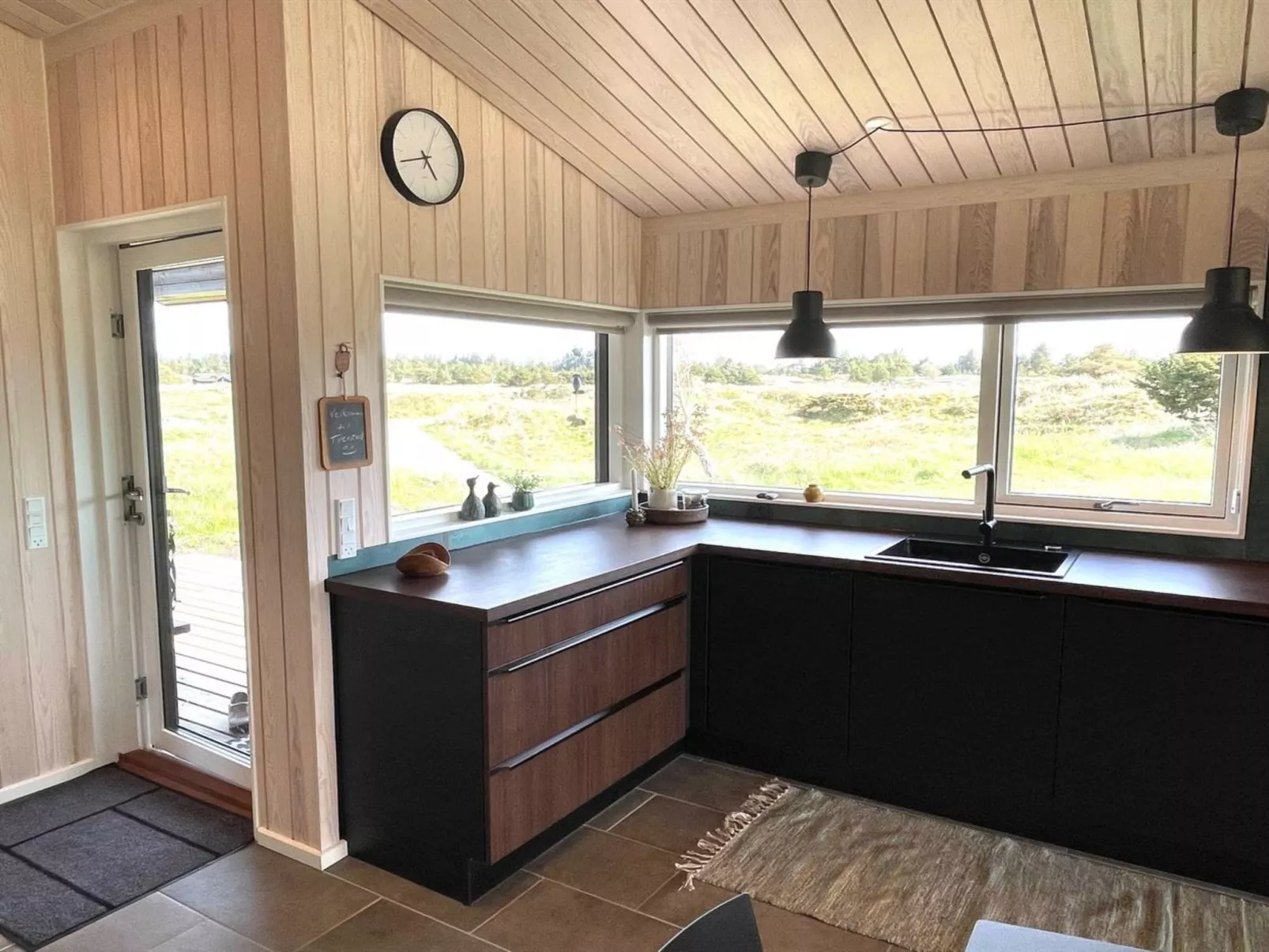 "Hinda" - 1.2km from the sea-Inside