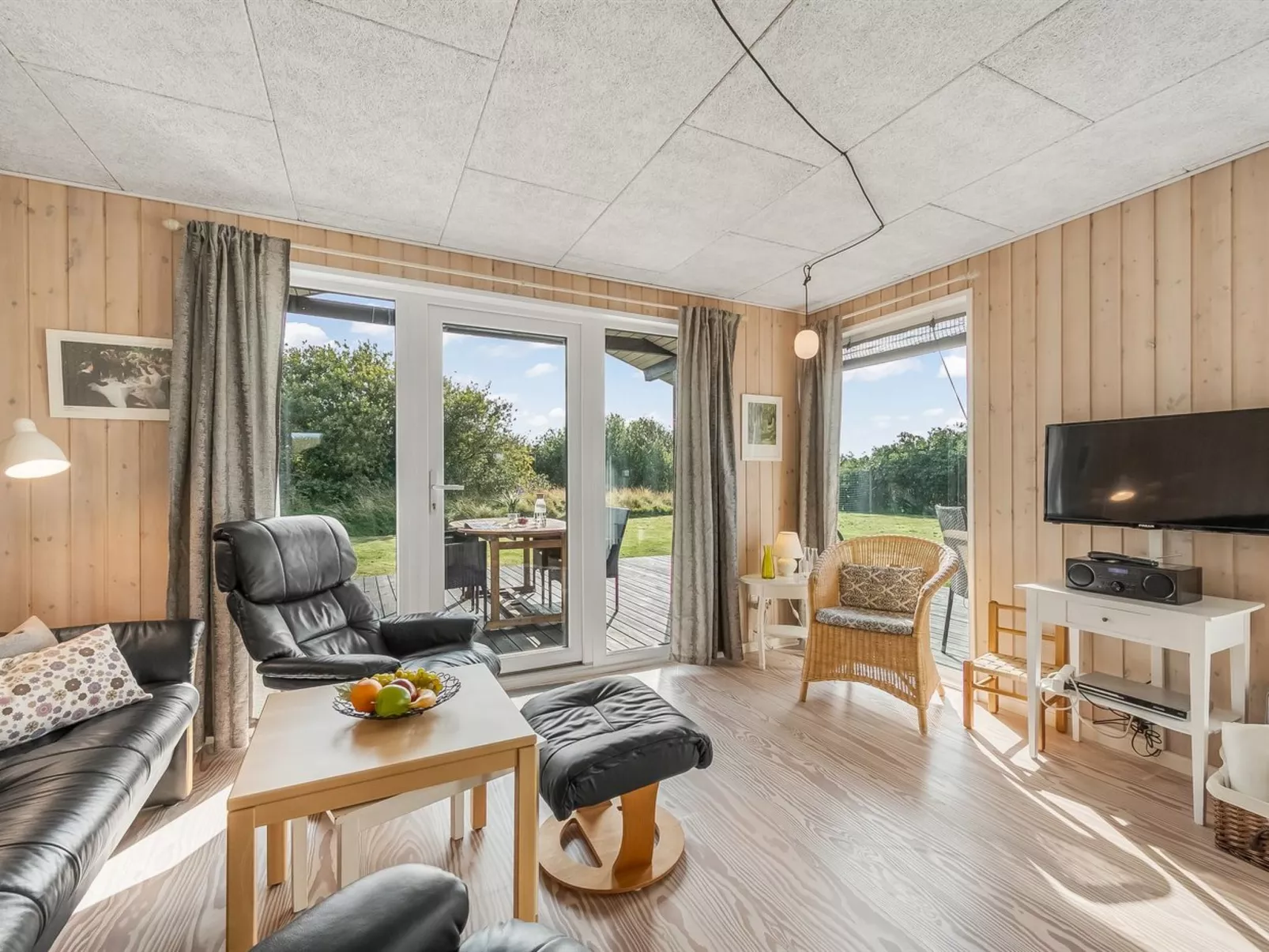 "Holm" - 700m to the fjord-Inside