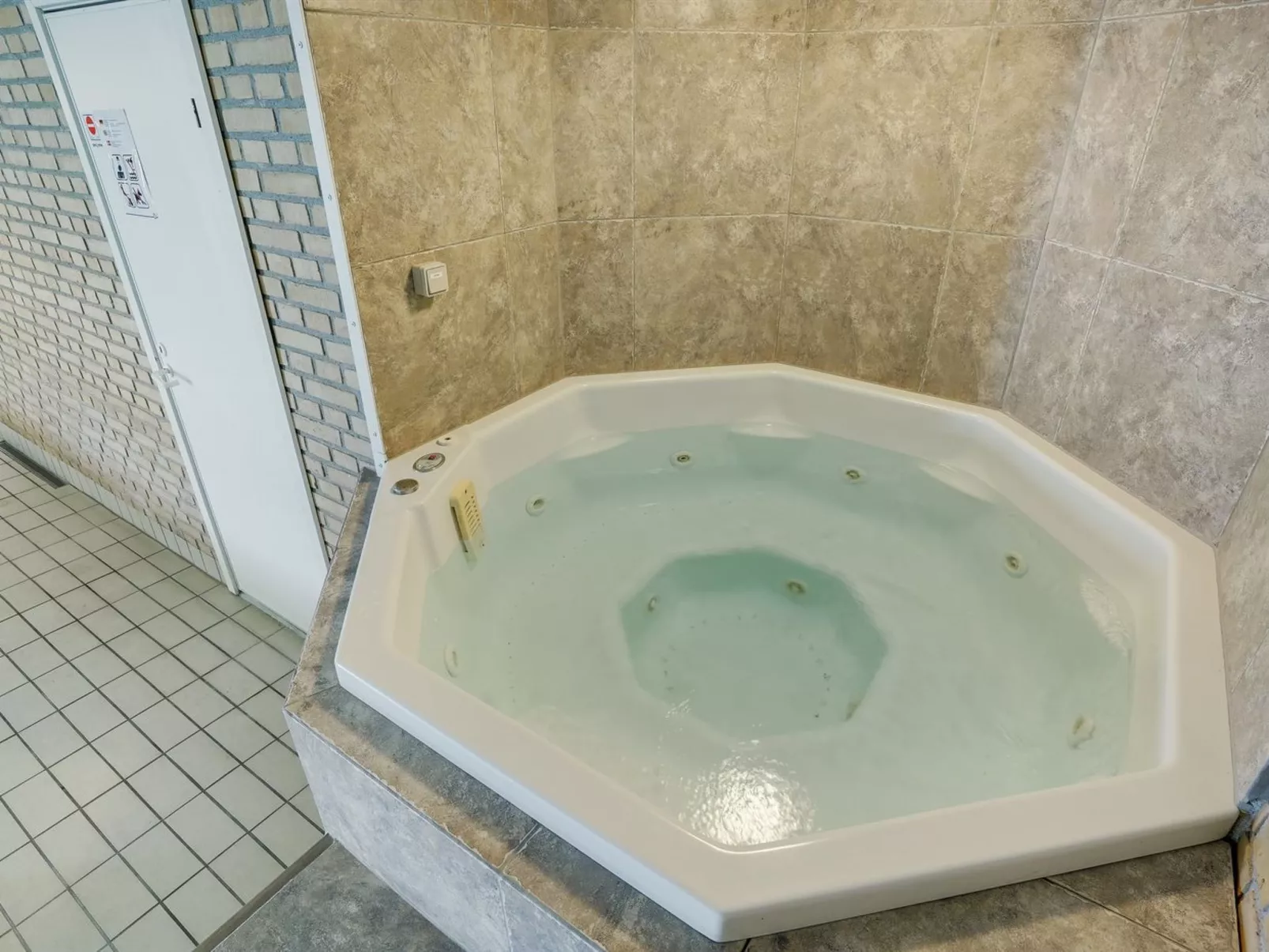 "Stilla" - 35km from the sea-Drinnen