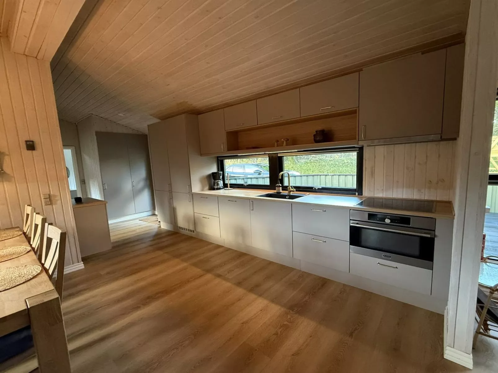 "Glenda" - 3km from the sea-Inside