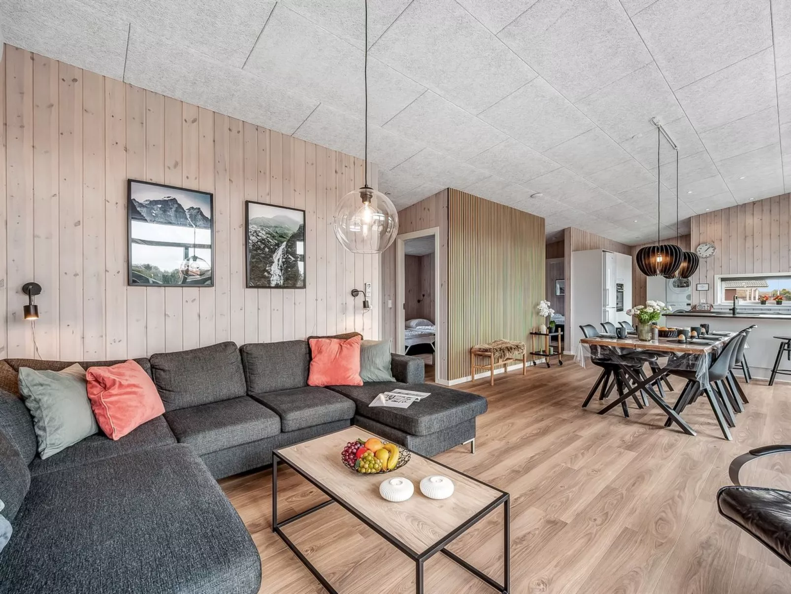 "Gela" - 1.3km to the fjord-Drinnen