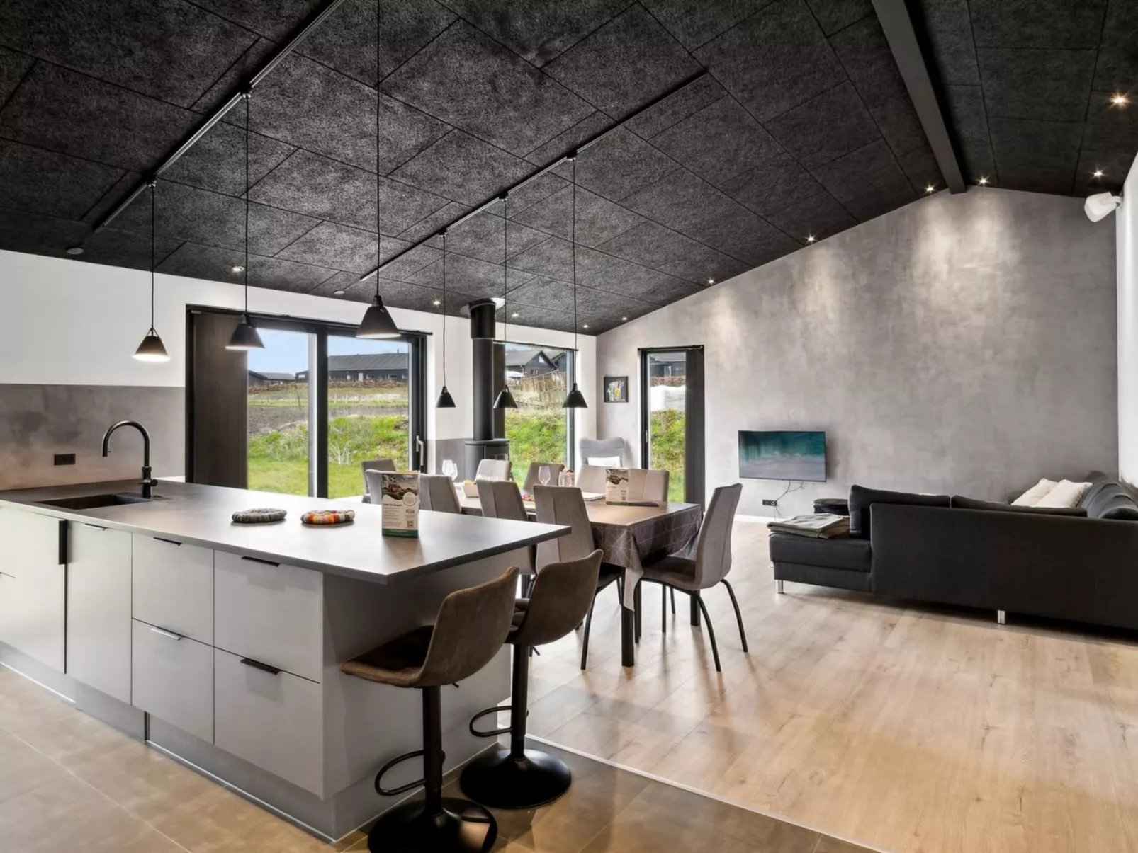 "Jul" - 300m from the sea-Inside