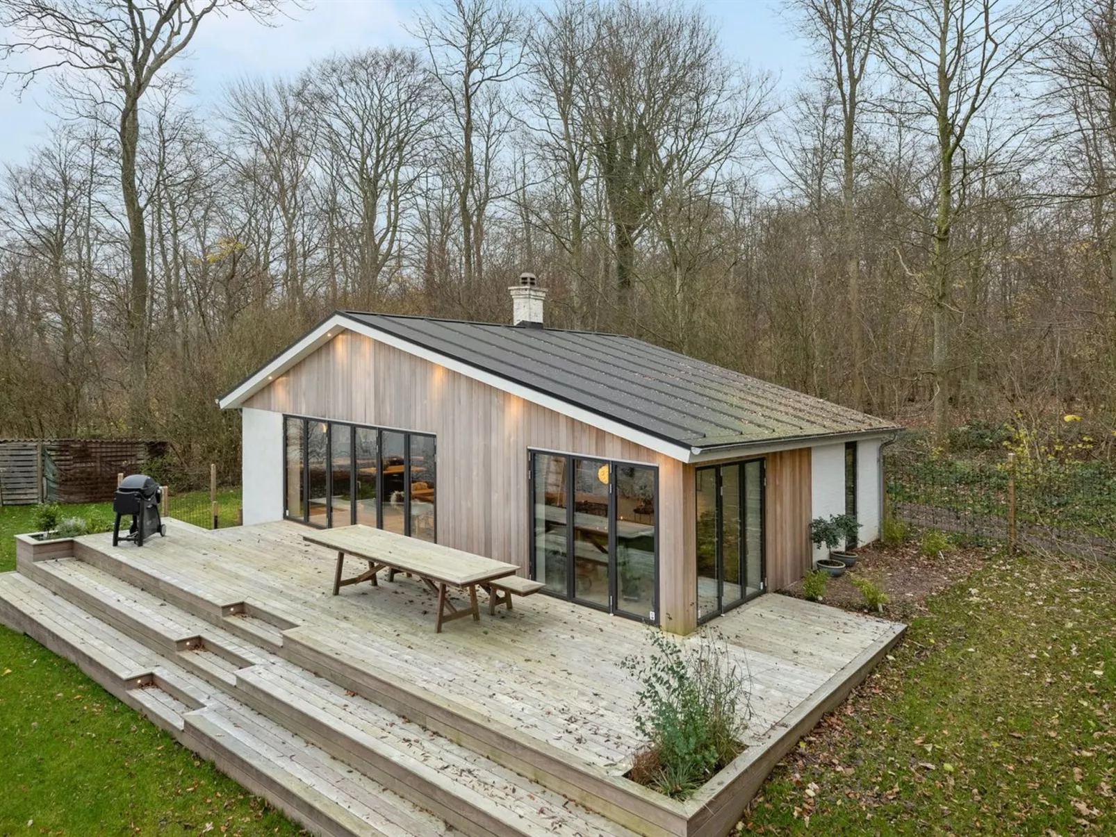 "Lika" - 25m to the fjord-Draußen