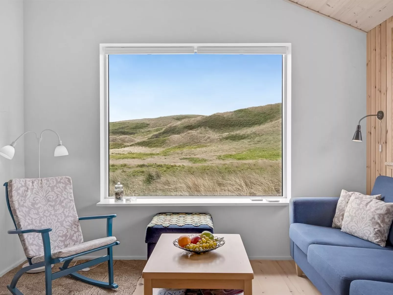 "Apolina" -  from the sea-Drinnen