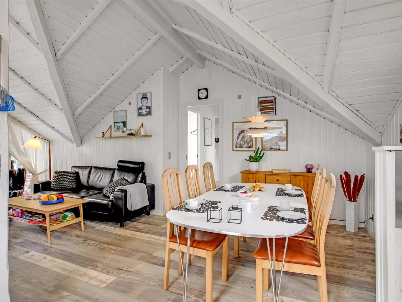 "Anu" - 300m to the fjord-Drinnen