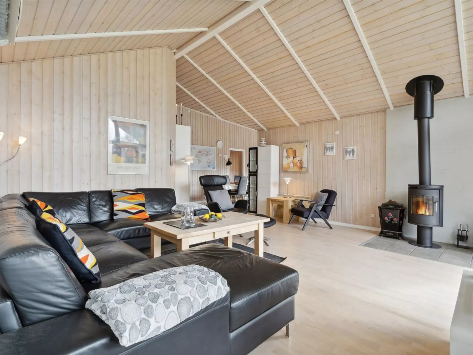 "Elif" - 30km from the sea-Drinnen