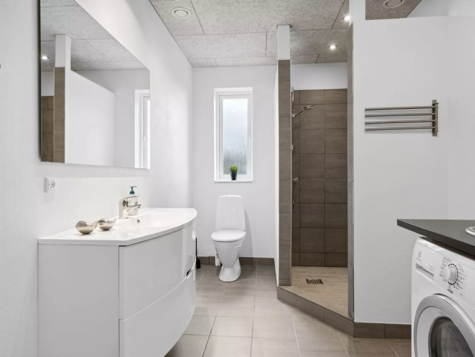 "Thorbiorn" -  from the sea-Drinnen