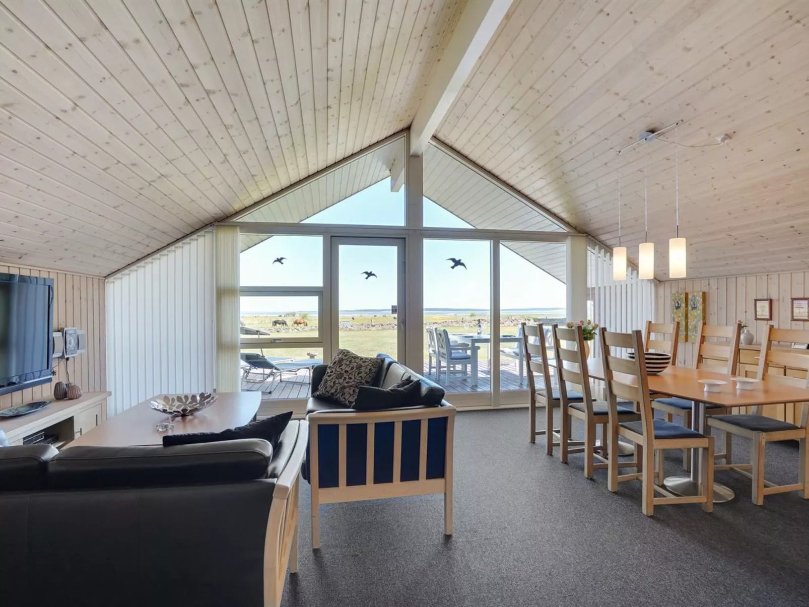 "Saila" - 500m to the fjord-Inside