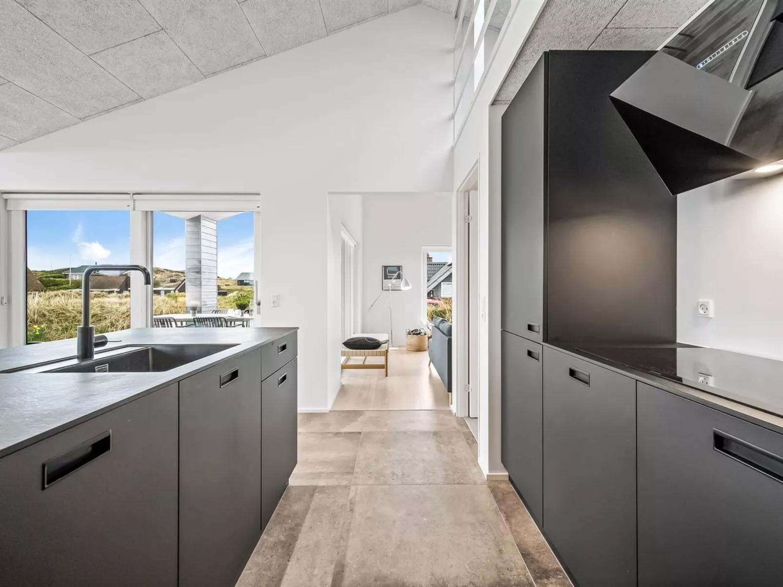 "Chenoa" - 350m from the sea-Dedans