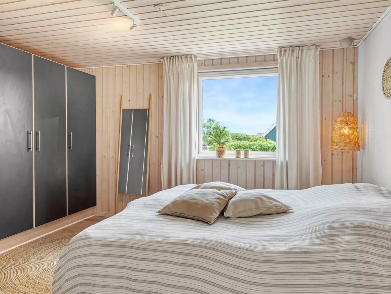 "Gedda" -  from the sea-Inside