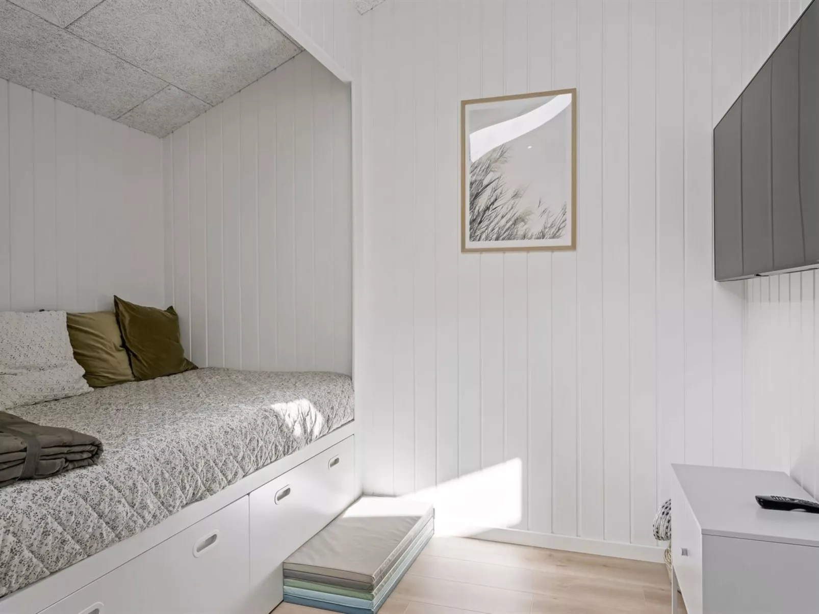 "Ema" - 1.9km from the sea-Dedans