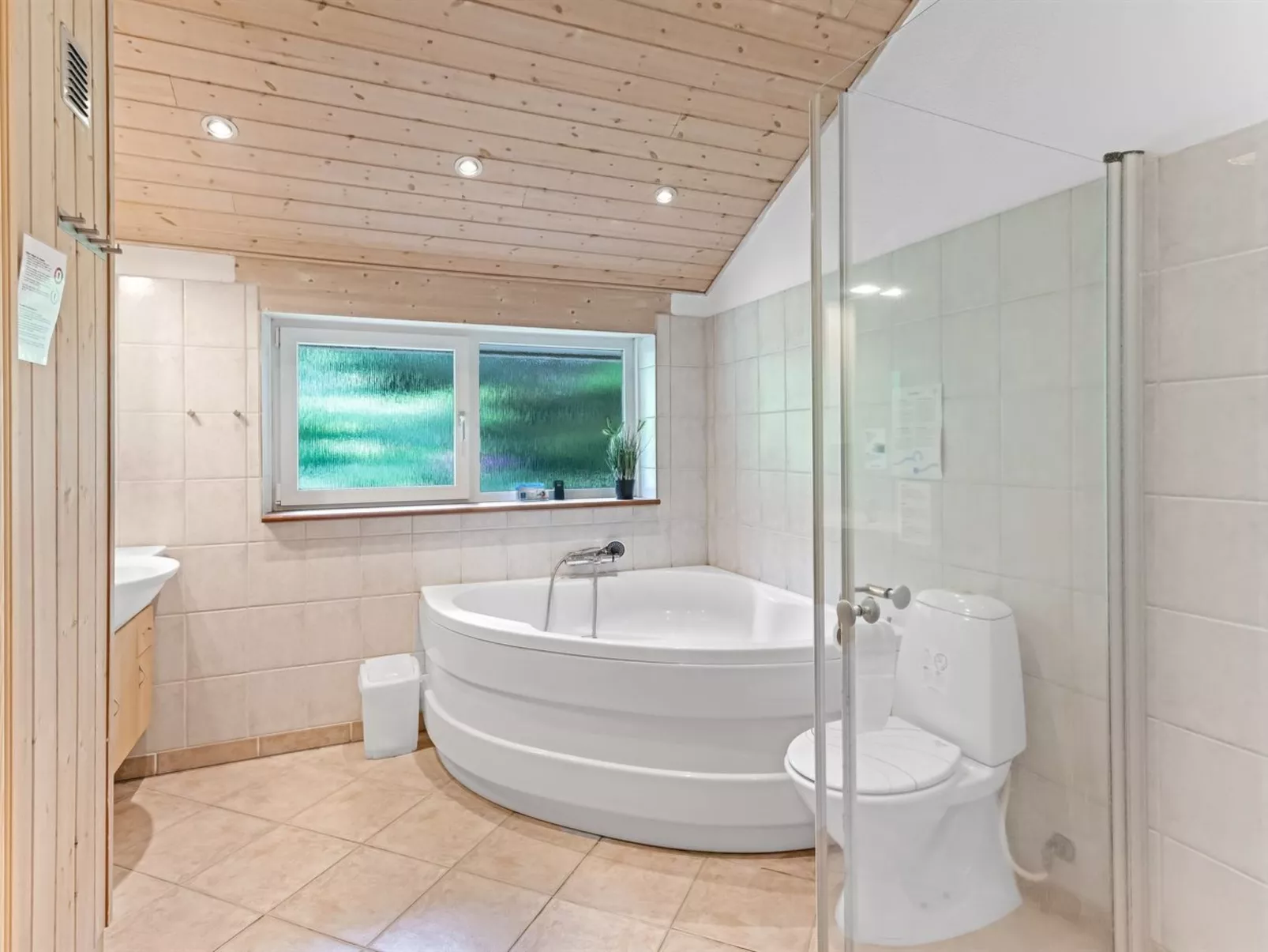 "Samine" - 2km from the sea-Inside