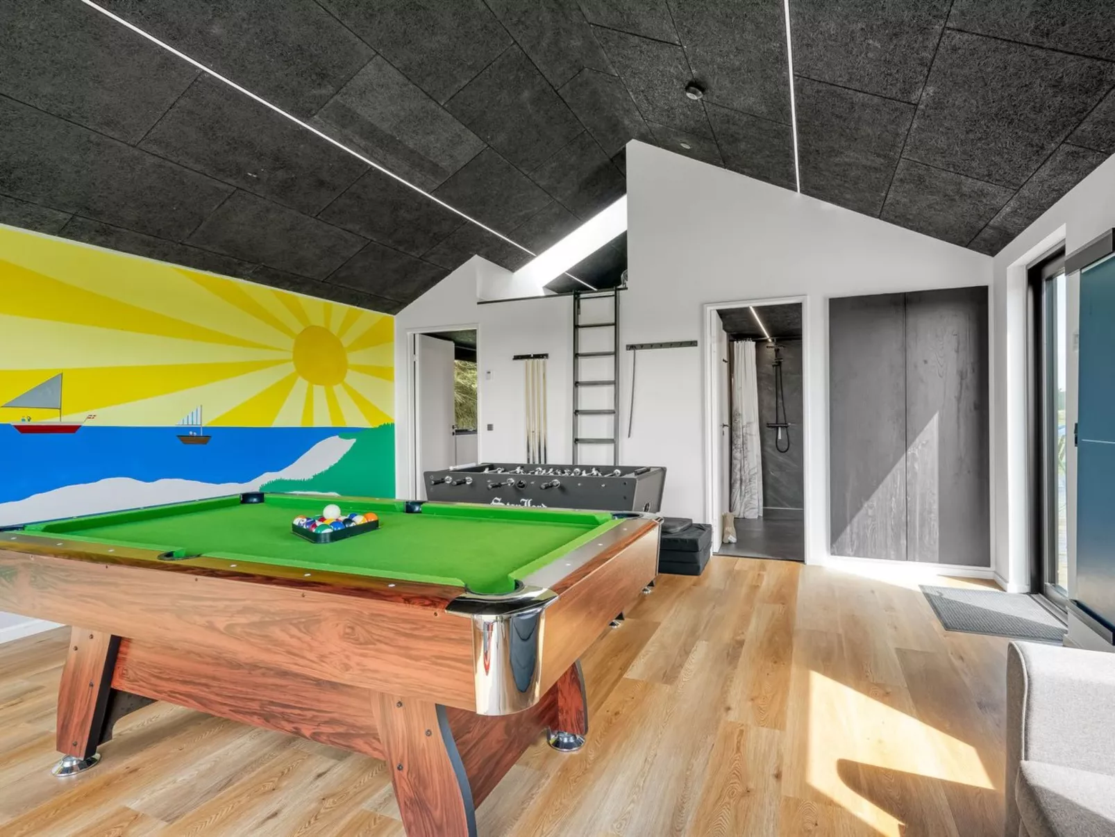 "Udder" - 1.5km from the sea-Inside