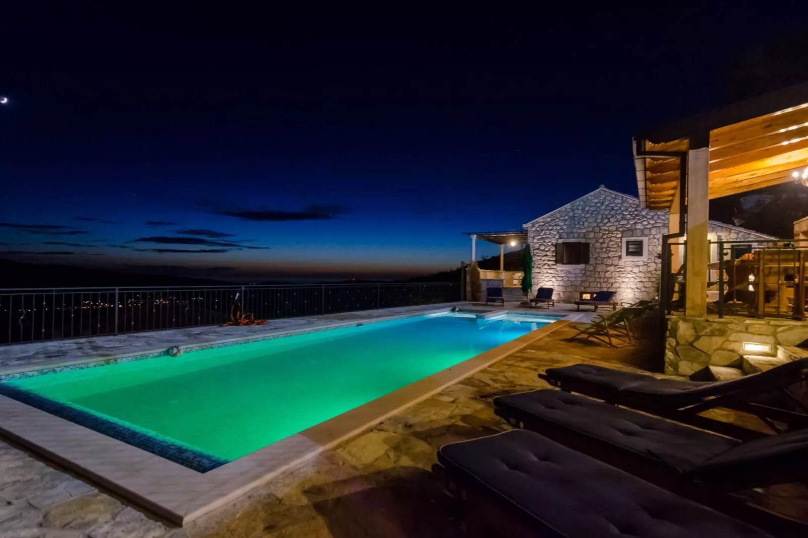 Villa Falcon Rook - Four-Bedroom Villa with Terrace and Swimming Pool-Piscine
