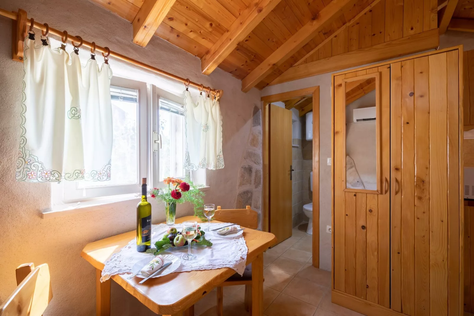 Stone House Harmony -Studio Apartment with Patio and Garden View ( 2 )-Innenbereich