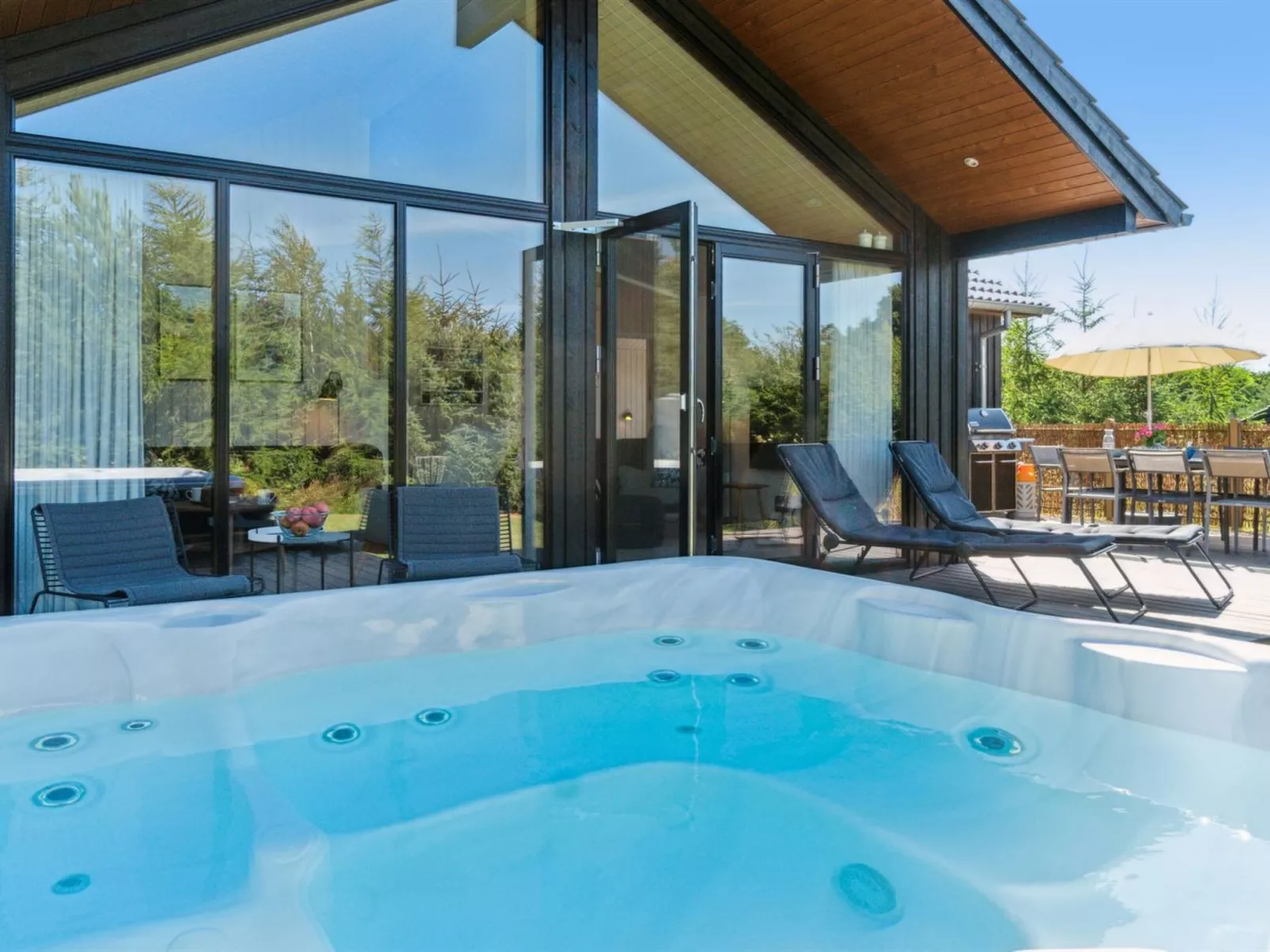 "Kristiarn" - 1.1km from the sea-Inside