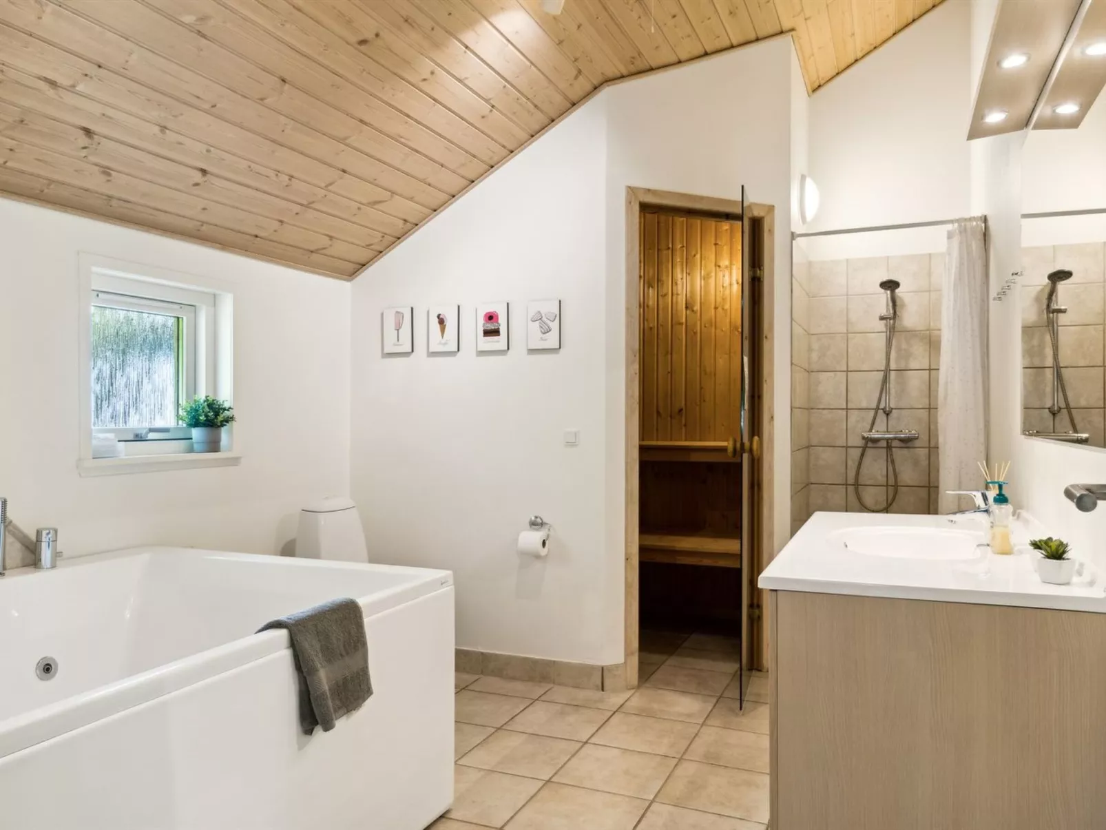 "Solborg" - 800m from the sea-Inside