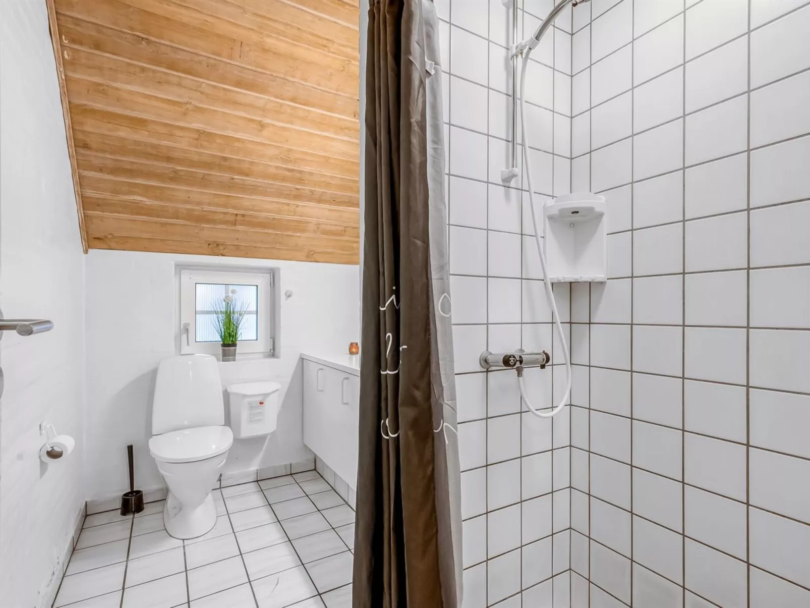 "Aagot" - 1.7km from the sea-Inside