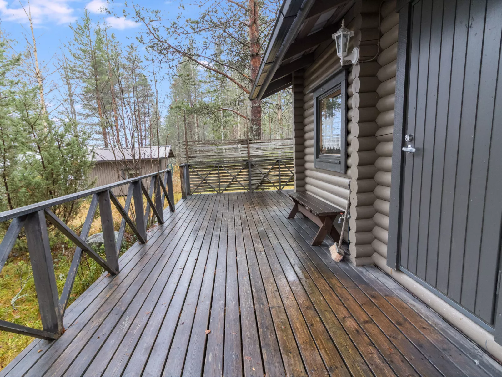 Lystikämän tupa-Dedans