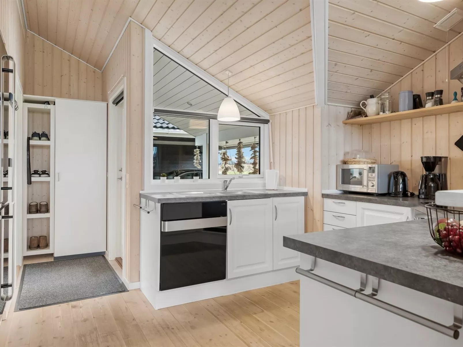 "Antero" - 500m to the fjord-Inside