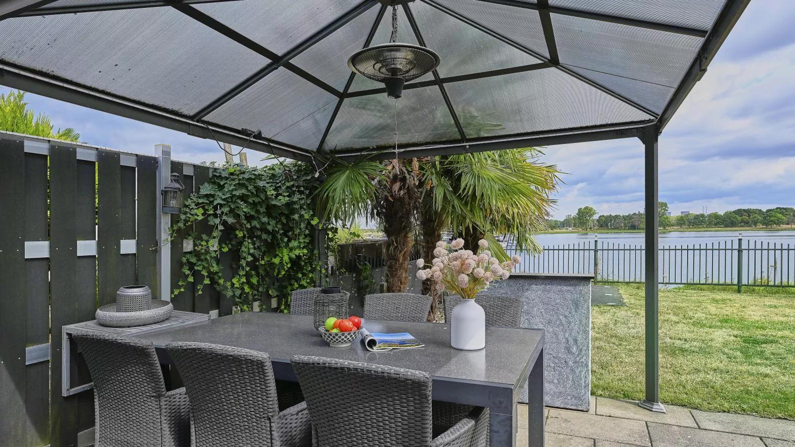 Maaszicht-Terrasse / balcon