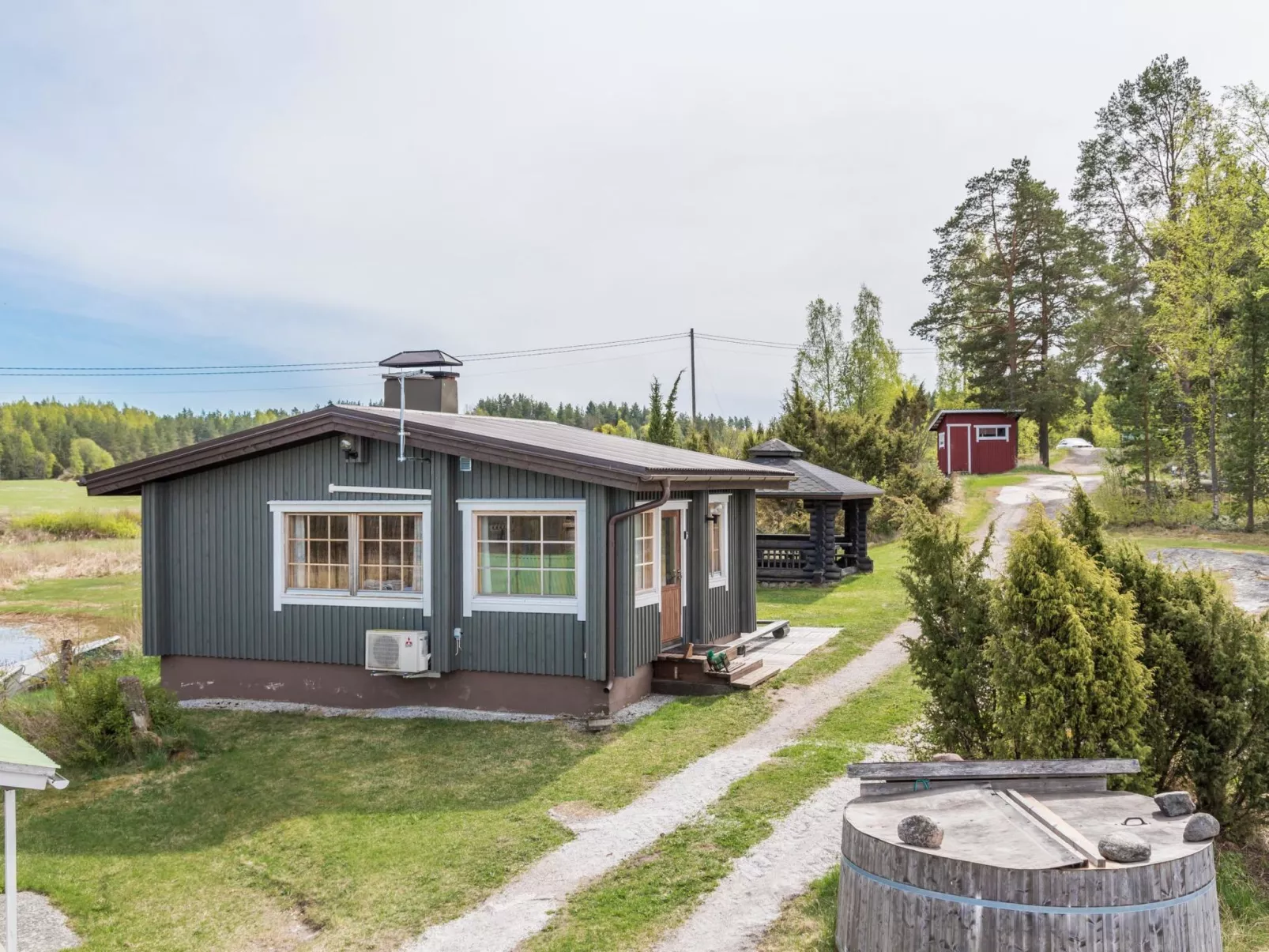 Villa pääsky-Drinnen