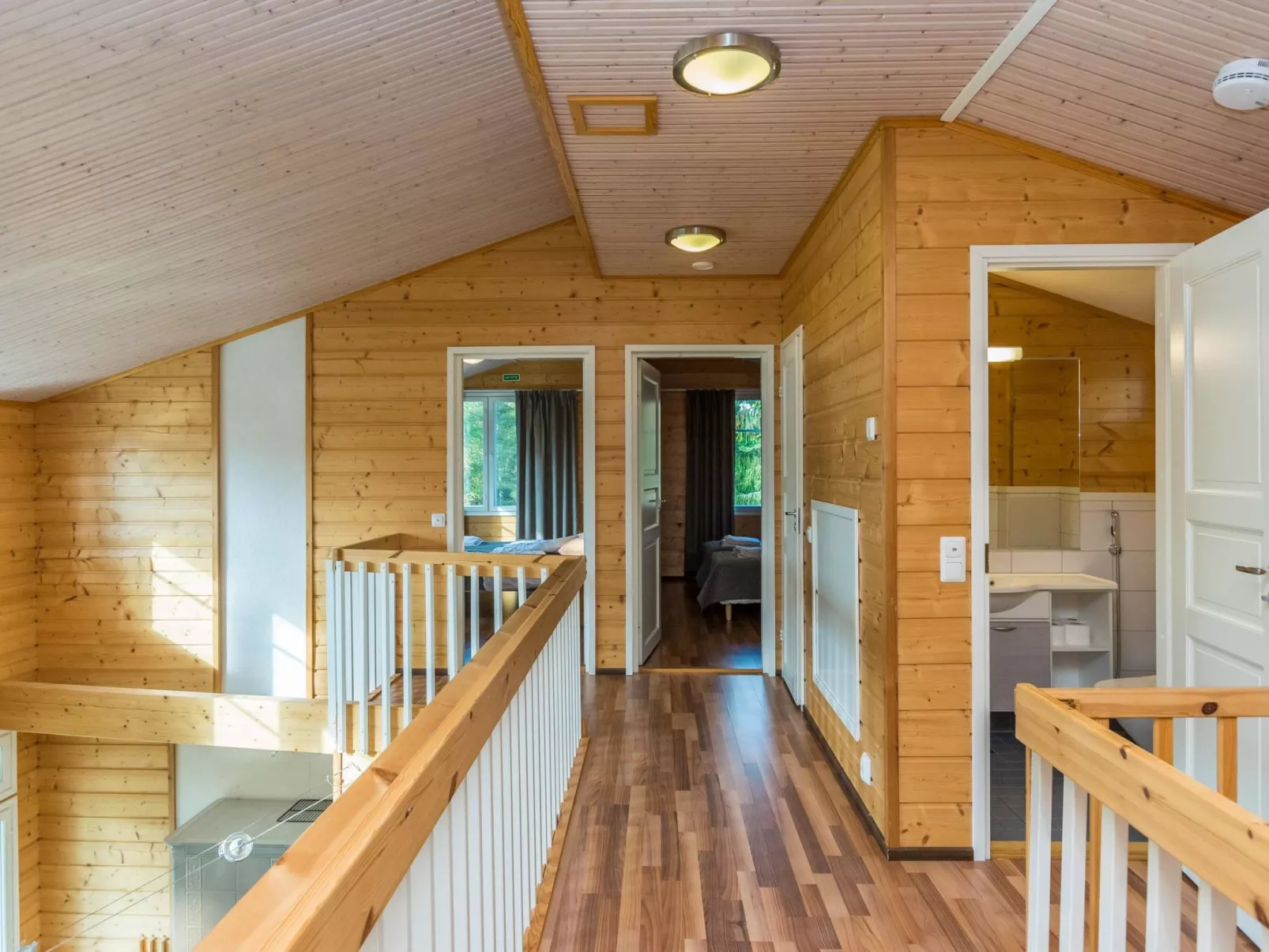 Kartanohuvila-Inside