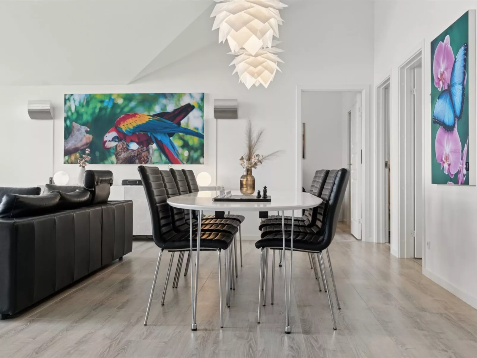 "Thyra" - 50m to the fjord-Drinnen