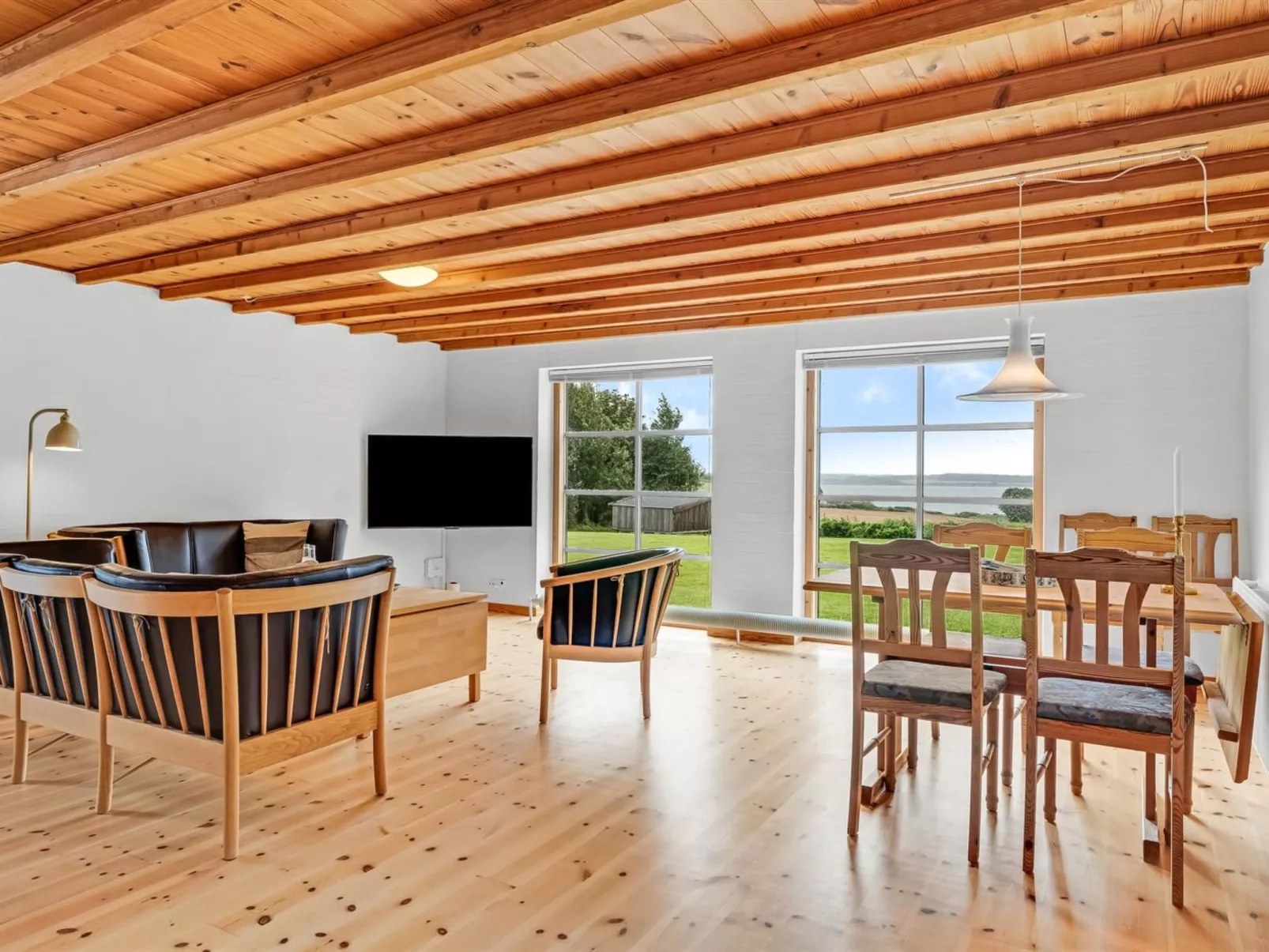 "Åsta" - 400m to the fjord-Inside