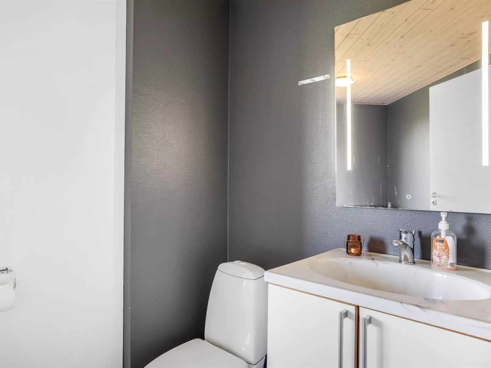 "Ernesta" -  from the sea-Inside