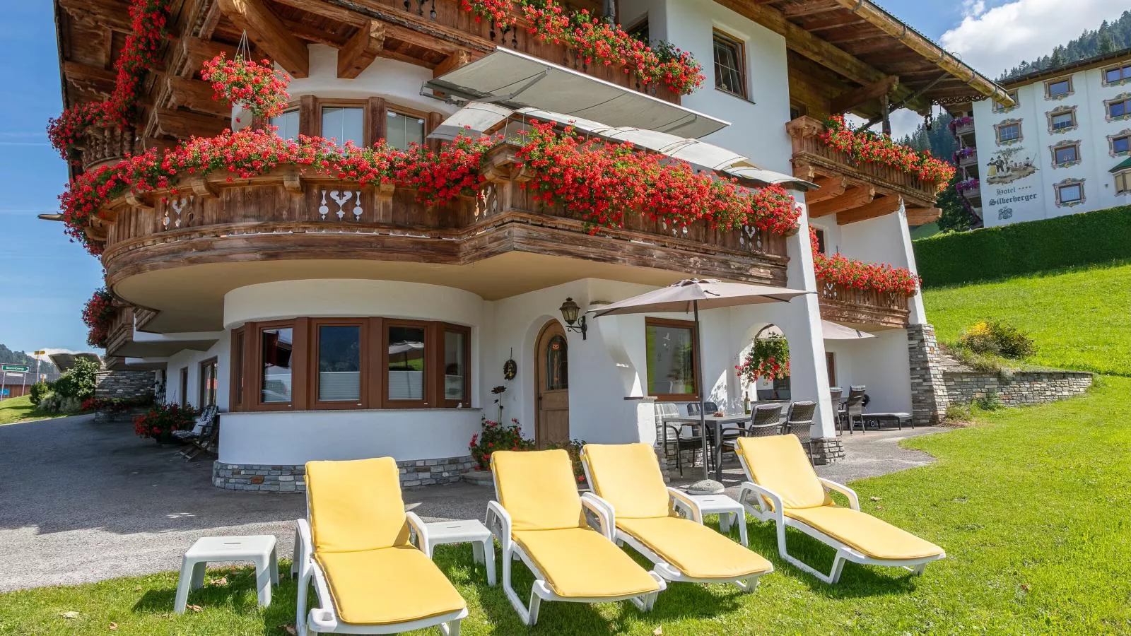 Landhaus Marchfeld Top 3-Exterior in summer