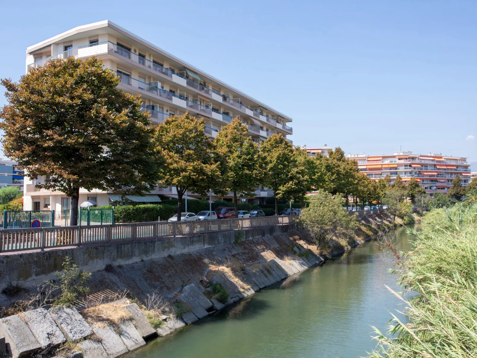 Le Cagnes Beach-Outside