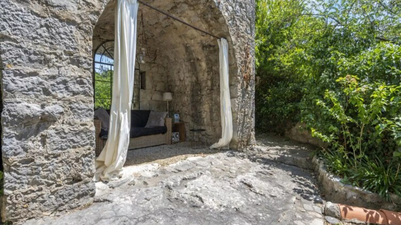 Grenadiers-Terrace balcony