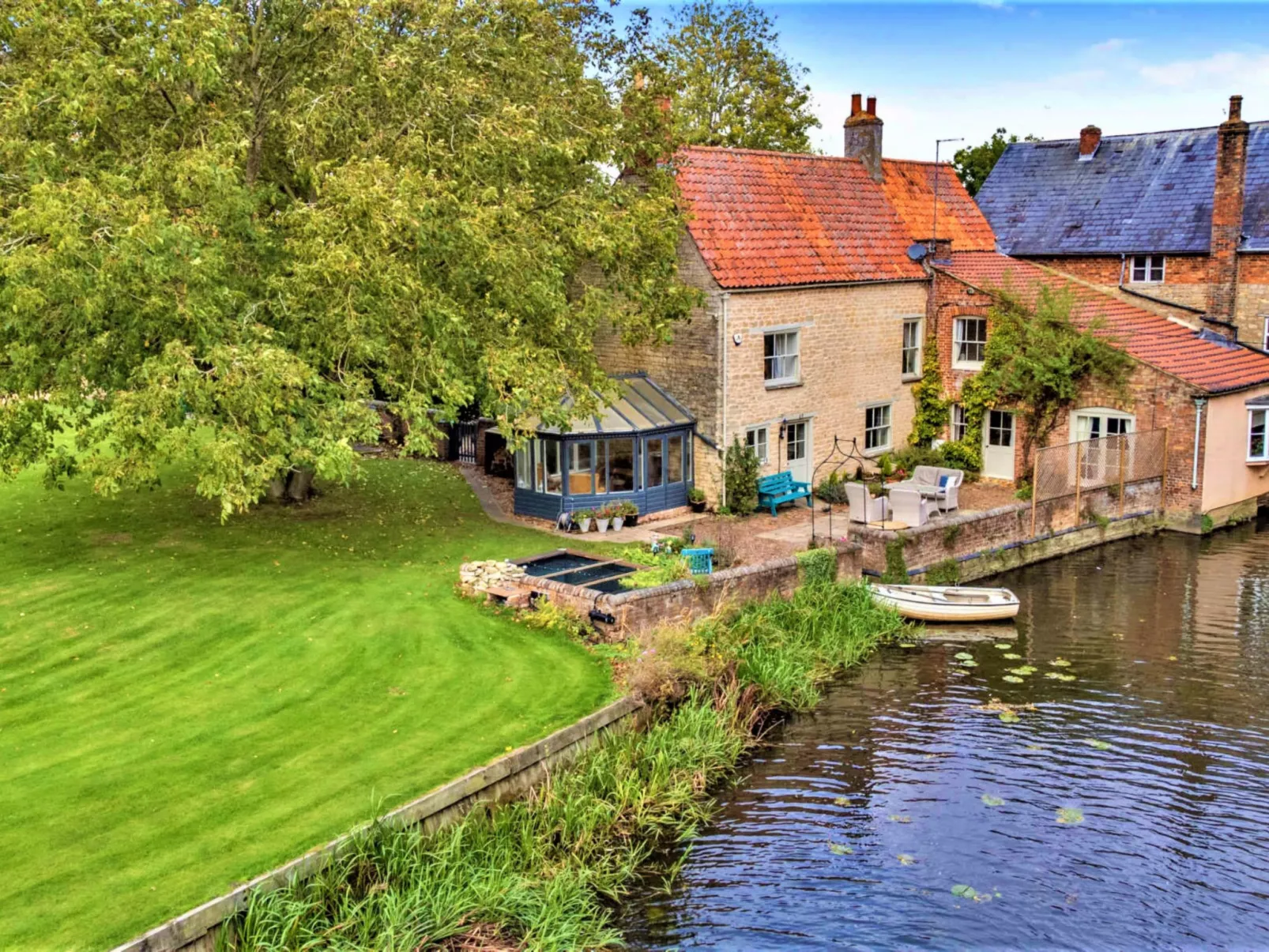 Islip Mill House - Beautiful Riverside Home-Outside