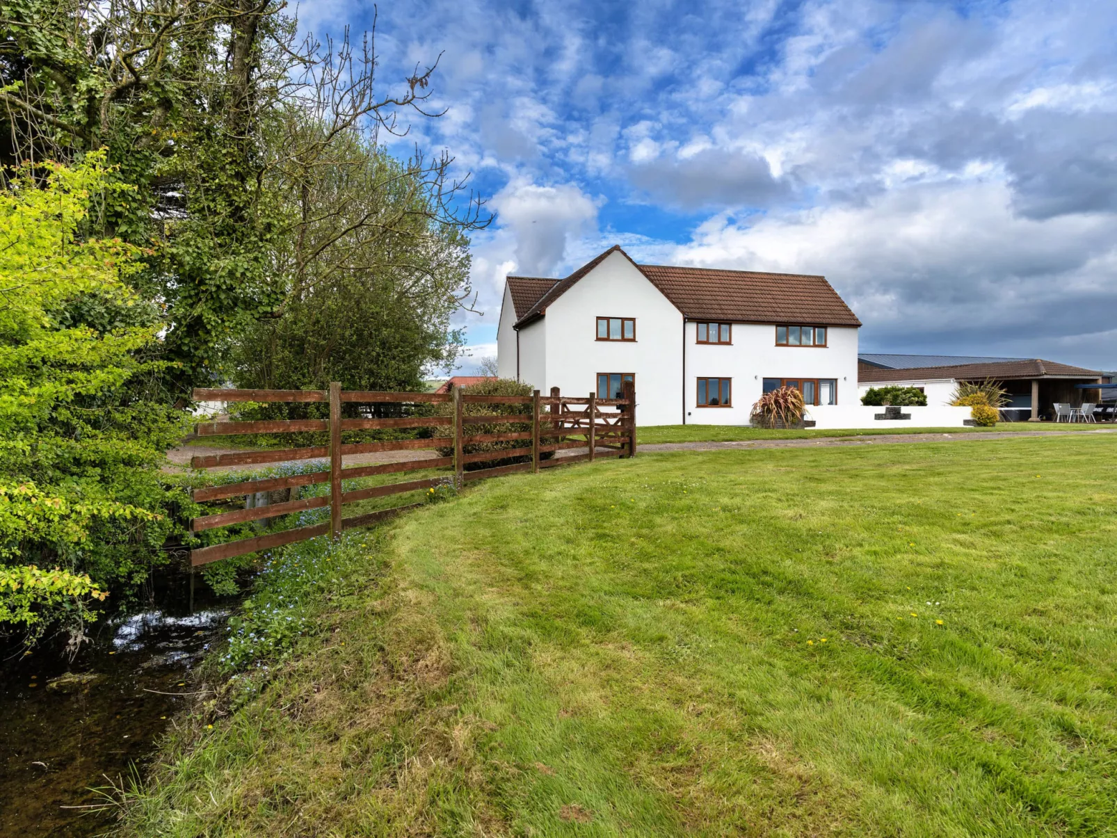 Stone Bow Farmhouse-Outside