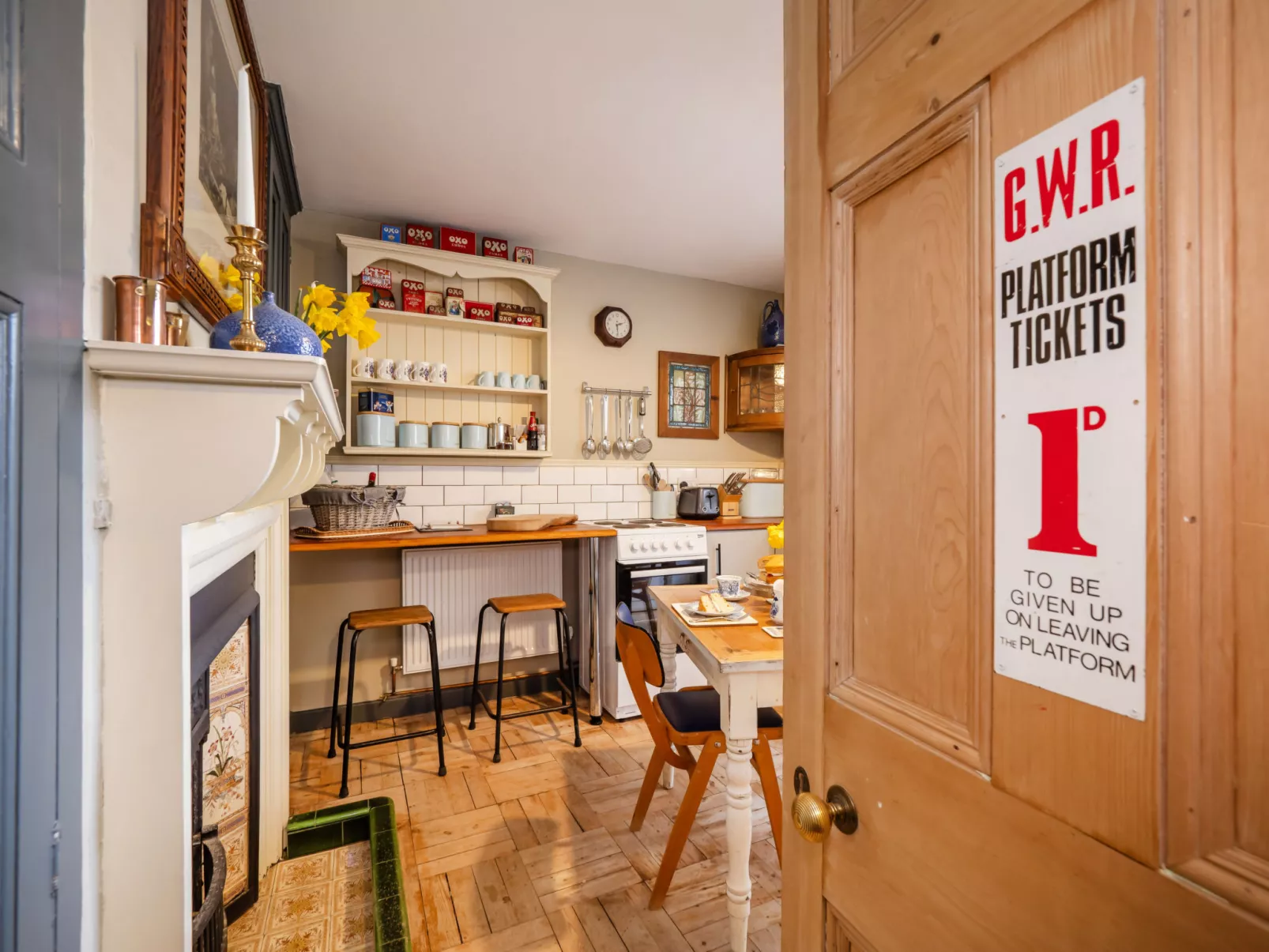 The Old Sunday School & Vestry-Dedans