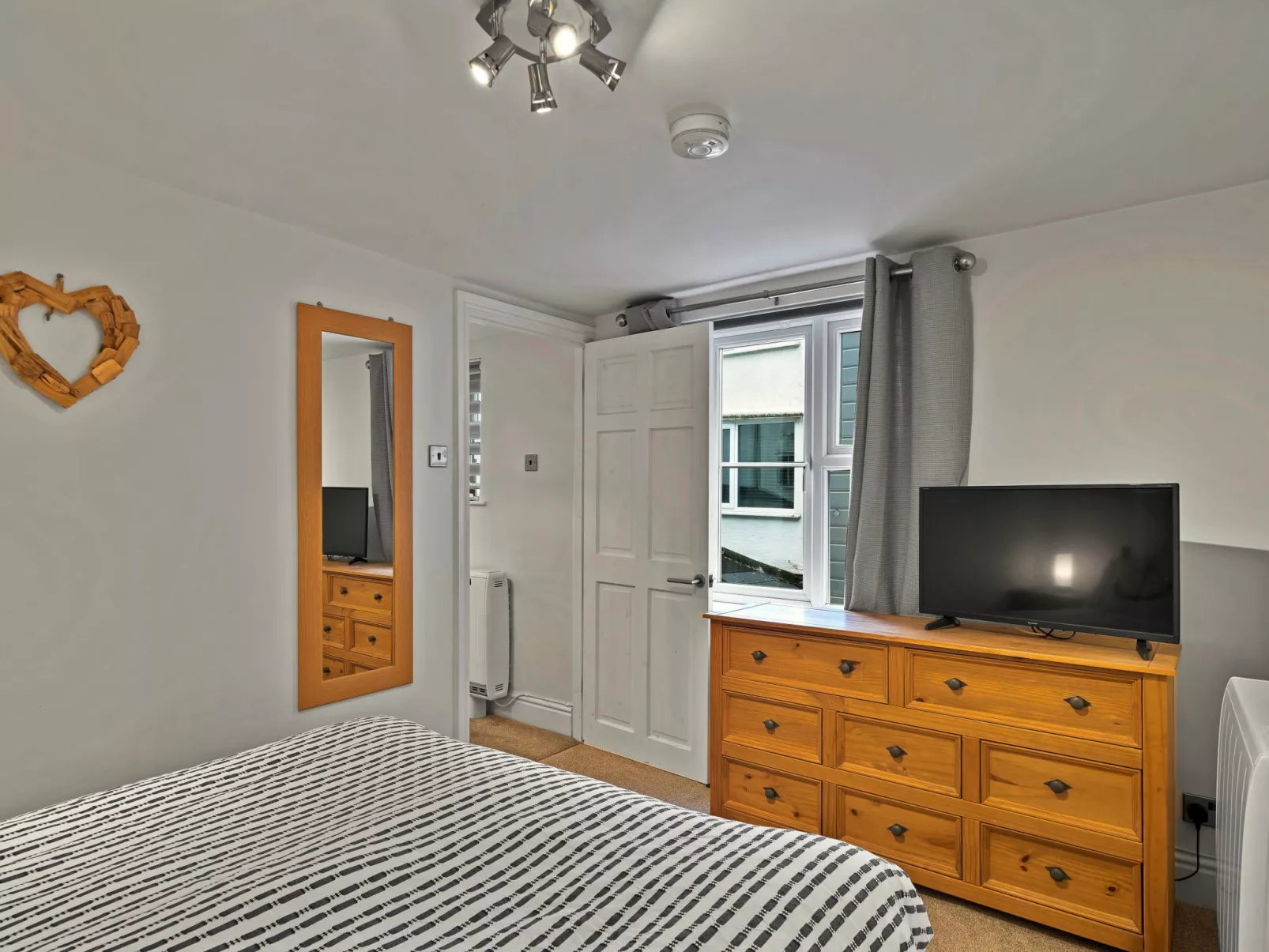 Porthole Cottage-Inside