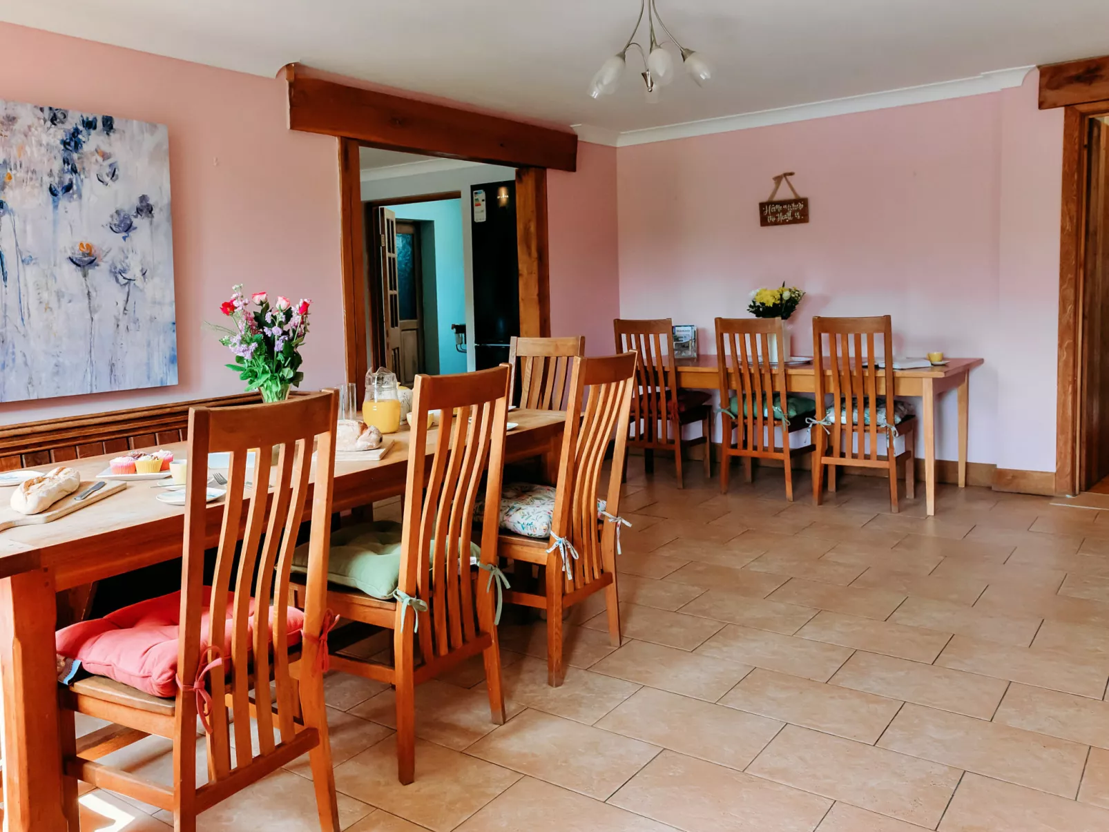 The Welsh Farmhouse-Dedans