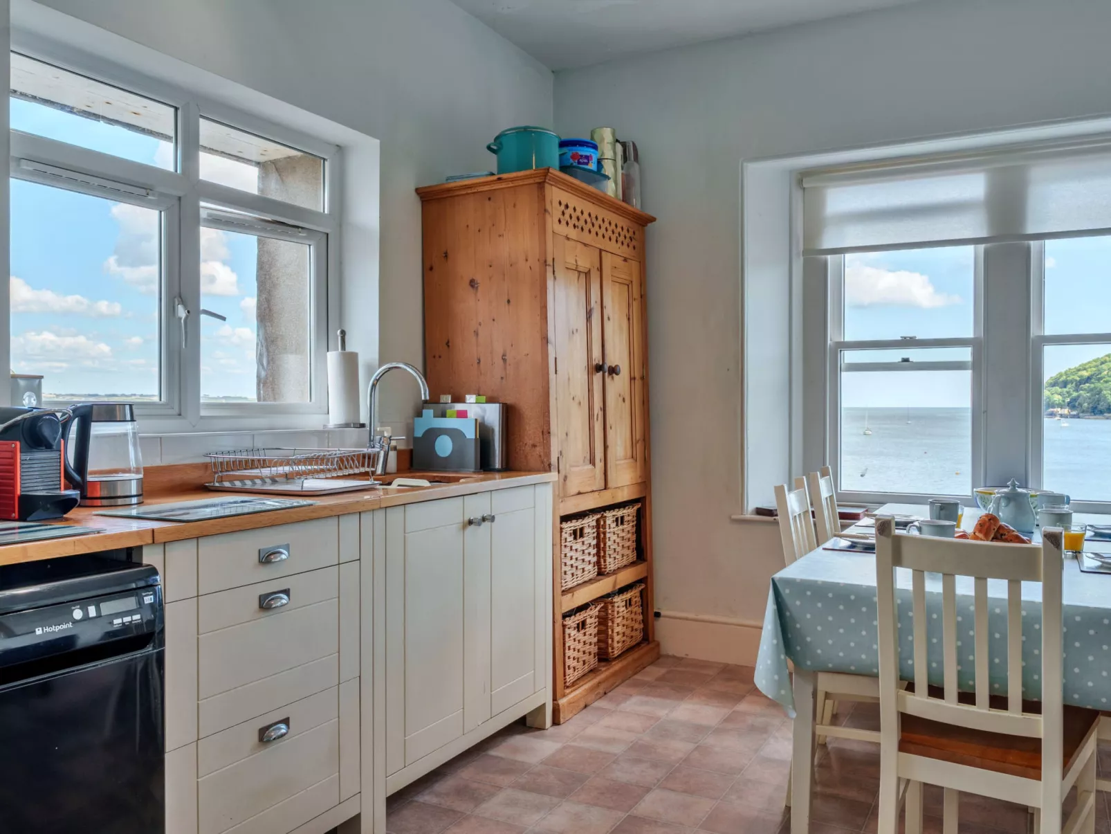 Rock House, Kingsand-Drinnen