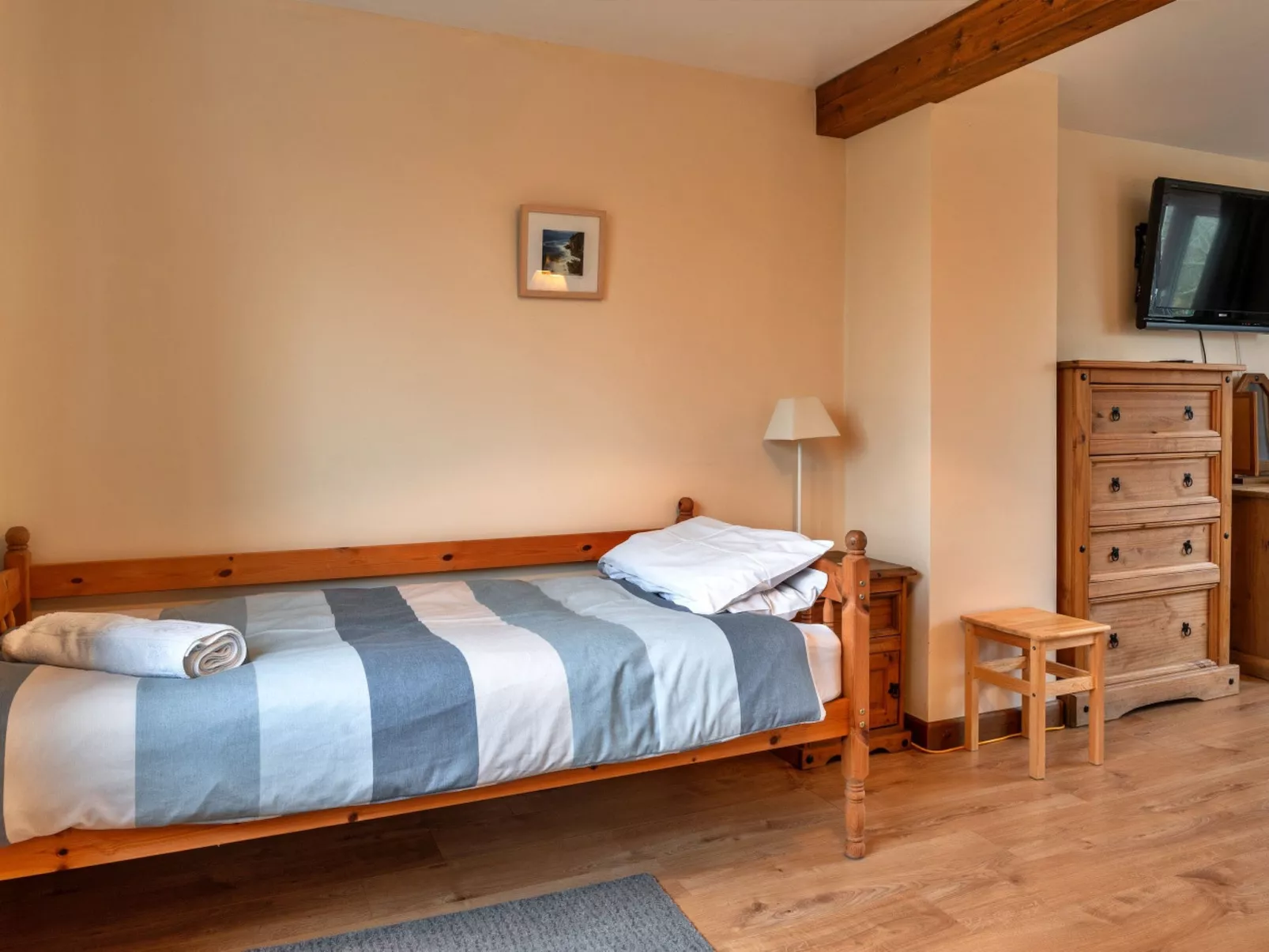 No.1 Gladys' Orchard-Drinnen