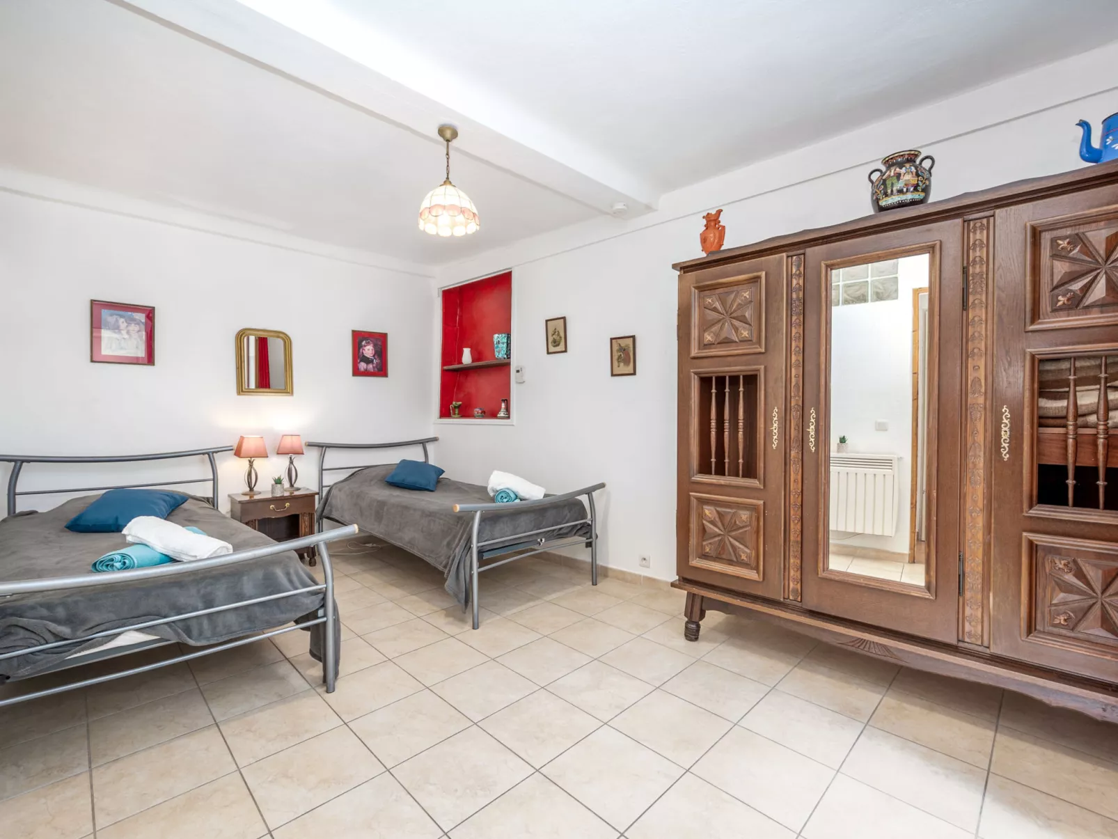 Rue de la Pompe-Inside