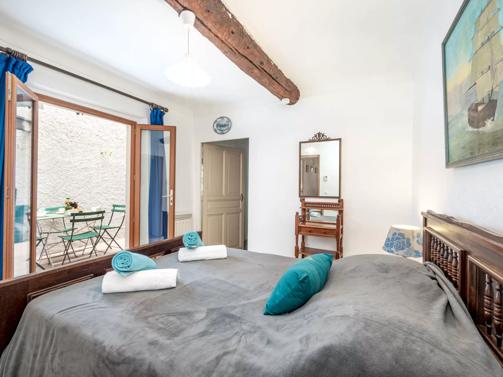 Rue de la Pompe-Inside