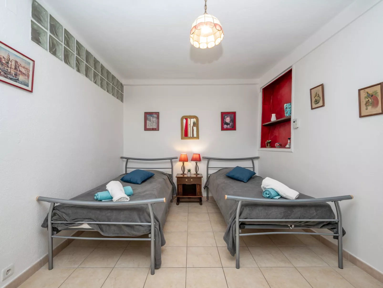 Rue de la Pompe-Inside
